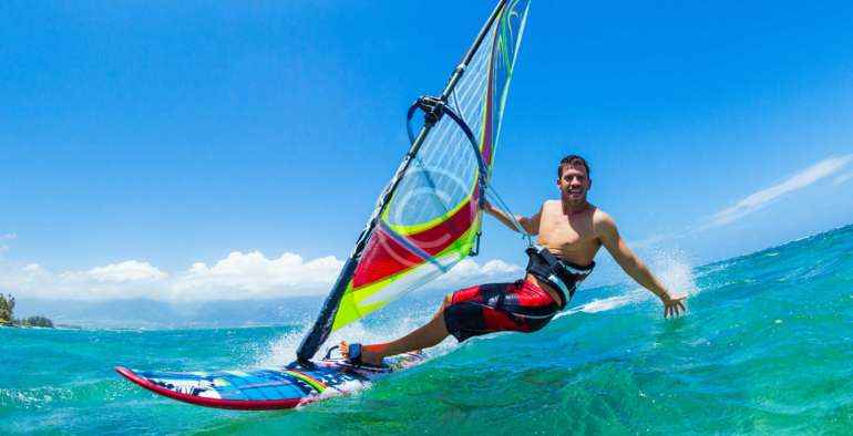 5 Upwind Windsurfing Tips for Beginners