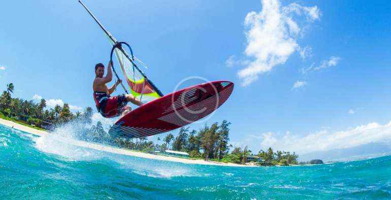 Windsurfing Or Kite Surfing: Which One Should You Choose?