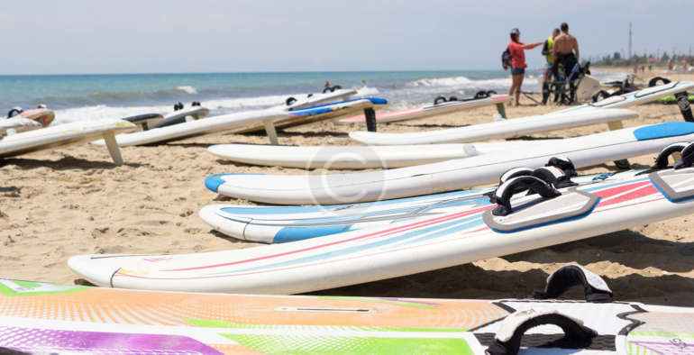 How to Turn and Slow Down on a Surfboard